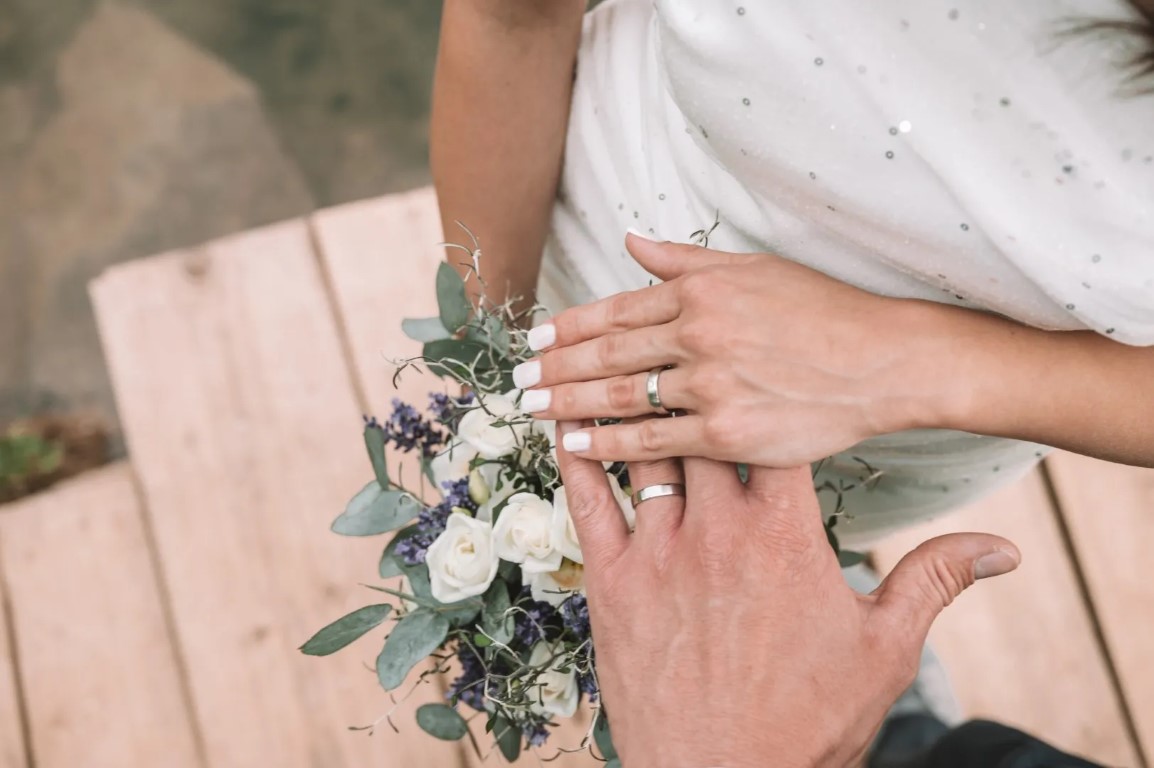 Poročni fotograf Otočec – intimen trenutek